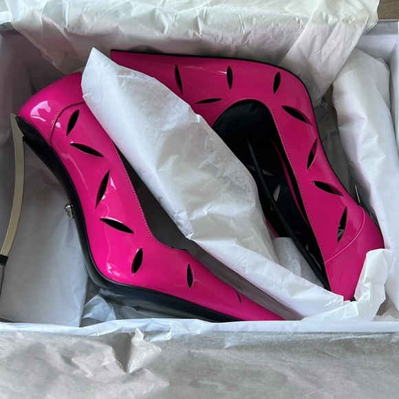 VERSACE Slash Pinpoint Patent Leather Pumps - Picture 8 of 13